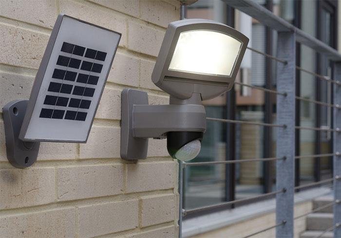 Lutec Solar Sunshine udend&oslash;rslampe m/PIR-sensor og solceller - Gr&aring;