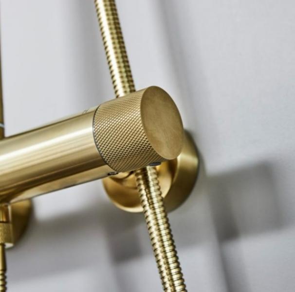 Cass&oslash;e Crystal Cut komplet pakke til badev&aelig;relset - B&oslash;rstet messing