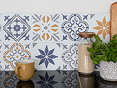 Selvkl�bende fliser til v�g